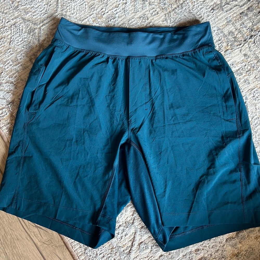Lululemon Shorts Size S 7in